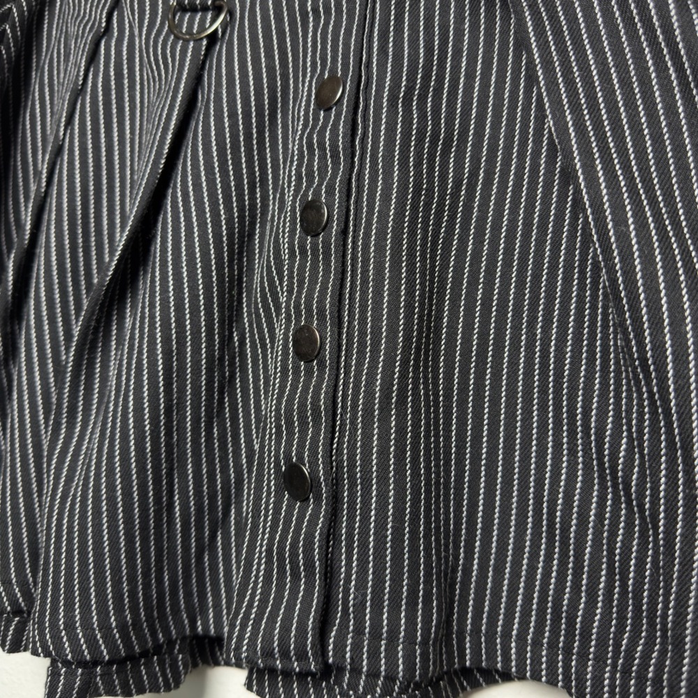 Hot Topic Women Grunge Skirt XS Black Pinstripe Pleated Mini D-Ring Button Front - Picture 7 of 9